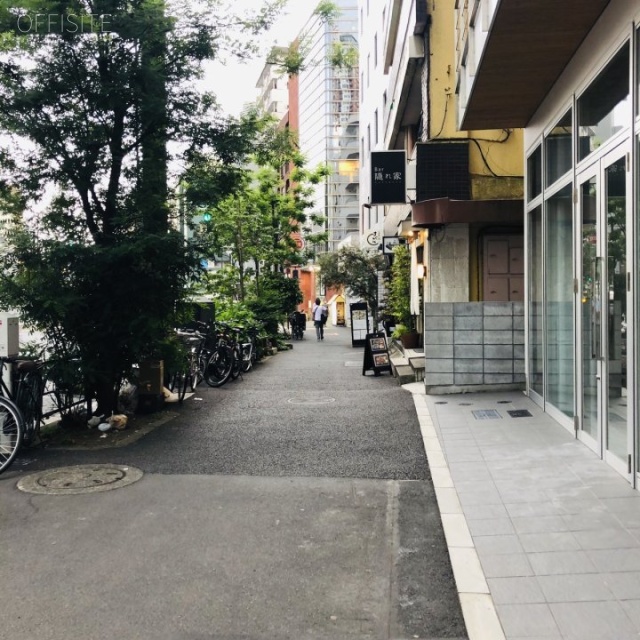 Azabu Toriizaka First ビル前面道路