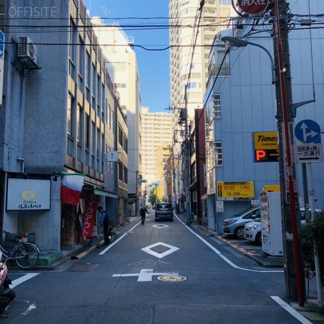 石渡ビル ビル前面道路