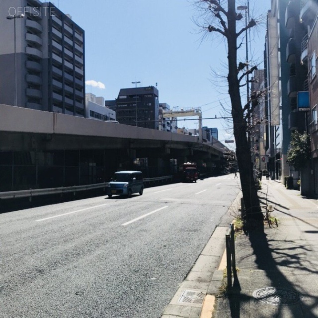 小泉ビル ビル前面道路