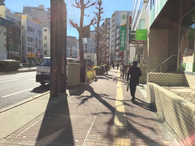 大学通信教育ビル ビル前面道路