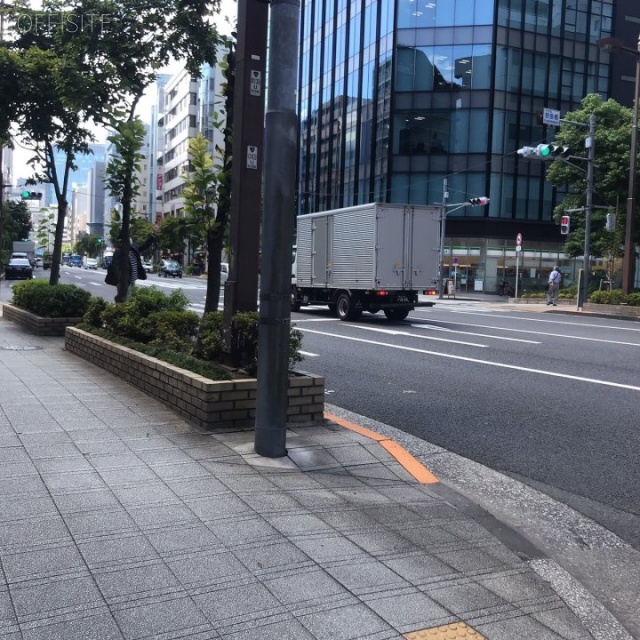 にほんばしゼニットビル ビル前面道路