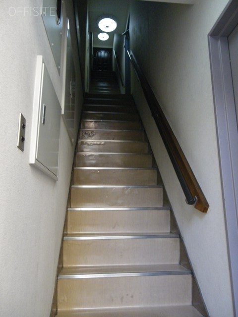 小西ビル 階段