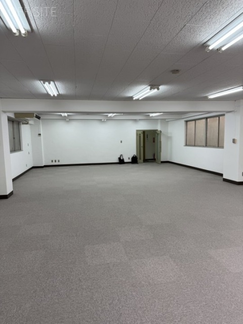興亜第二ビル　窓側から入口までの貸室