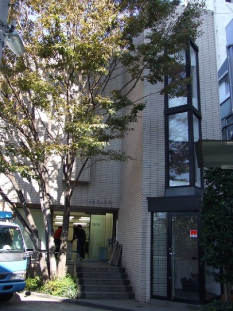 しろがねロッカス　外観