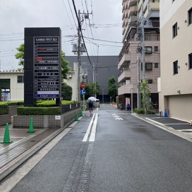 関内ファーストビル ビル前面道路