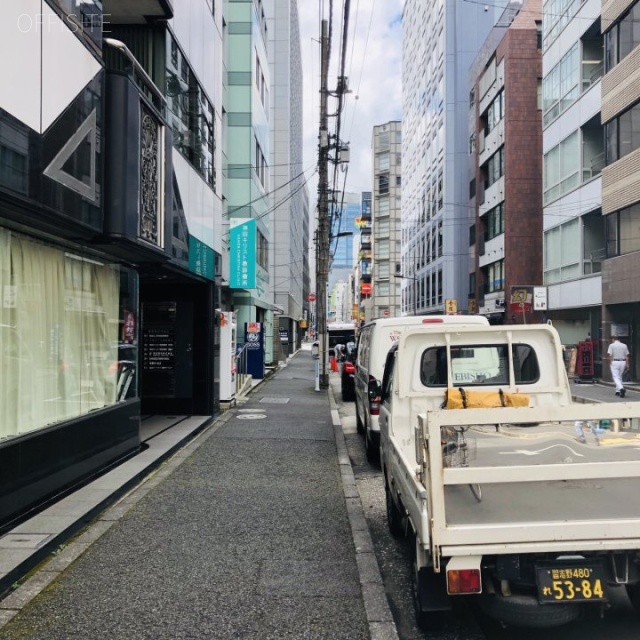 石川ビル ビル前面道路