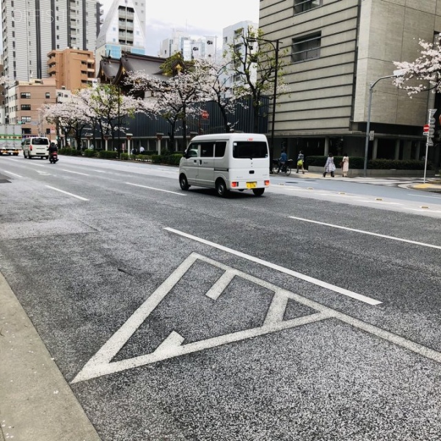 油商会館ビル 前面道路