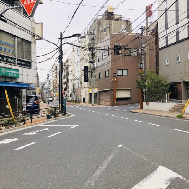 ラメゾン東京 ビル前面道路