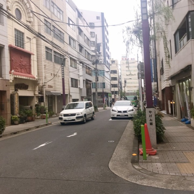 東日本橋第5梶山ビル ビル前面道路