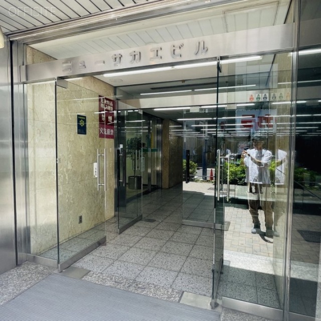 ニューサカエビル　オフィスビル出入口