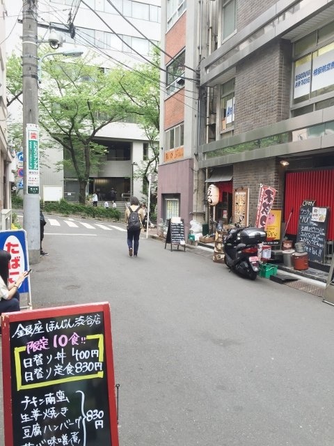MCDビル ビル前面道路