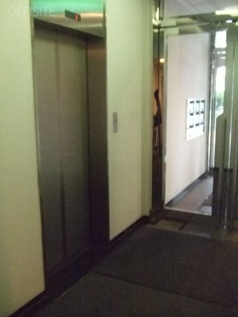 渡辺西新宿ビル　エレベーター