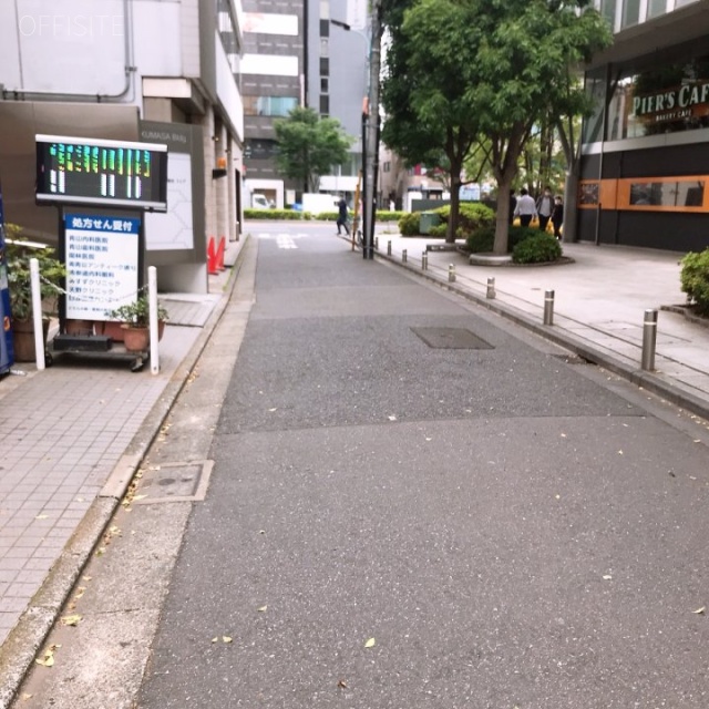 メーゾンブランシュⅡ ビル前面道路
