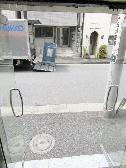 富永ビル ビル前面道路