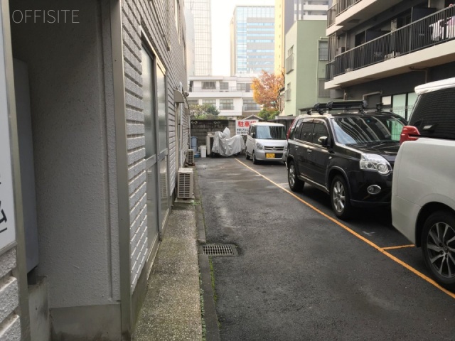 手塚ビル 駐車場