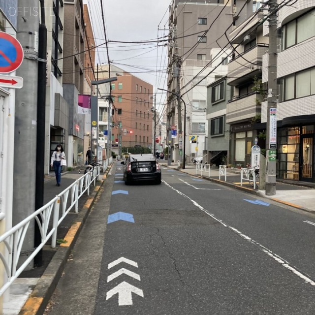 プラザF3ビル　ビル前面道路