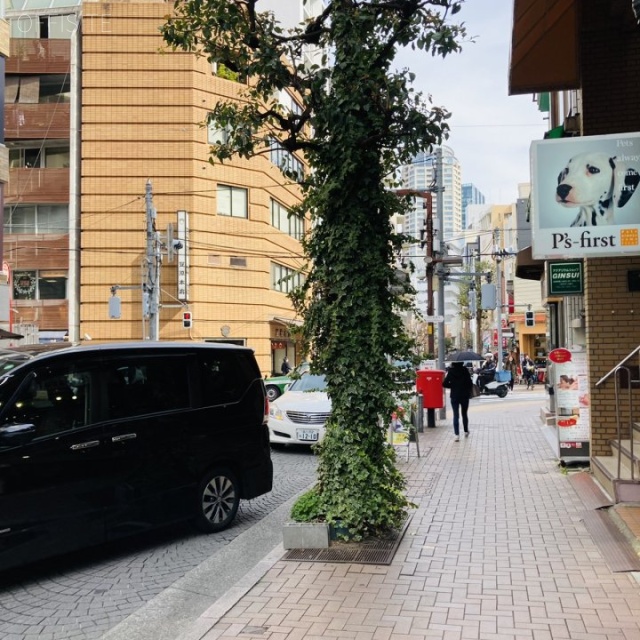 麻布西脇ビル ビル前面道路