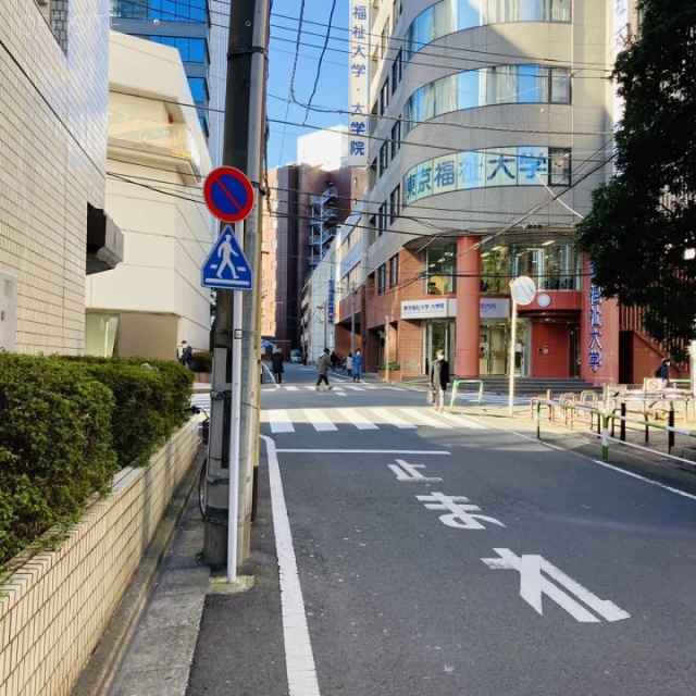 東池袋パークビル ビル前面道路