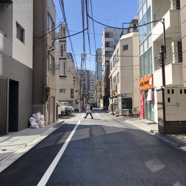 アーバンレジデンス神田富山町 ビル前面道路