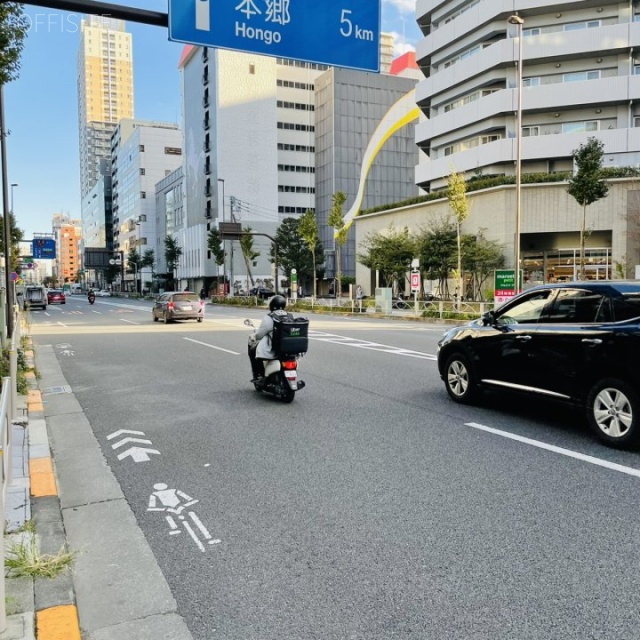 ステラビル　前面は明治通り