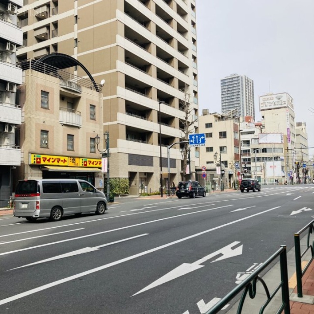 mビル ビル前面道路