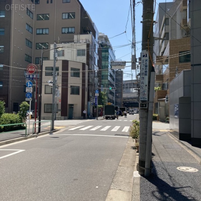 パレドール神田 ビル前面道路