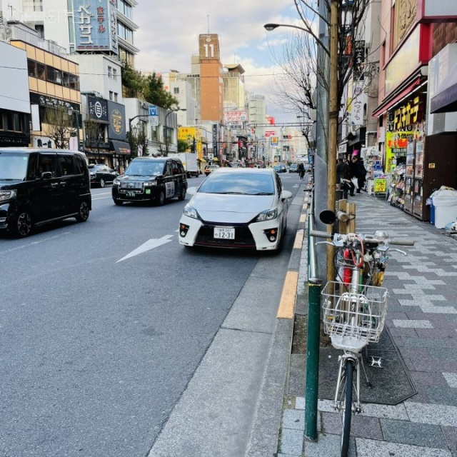 湯島ケイワンビル ビル前面道路