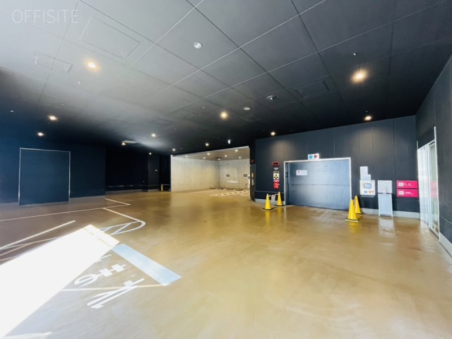 エンパイヤビル 駐車場