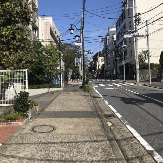 INO.SHIBUYA ビル前面道路