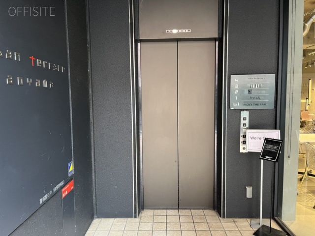 アーバンテラス青山 エントランス