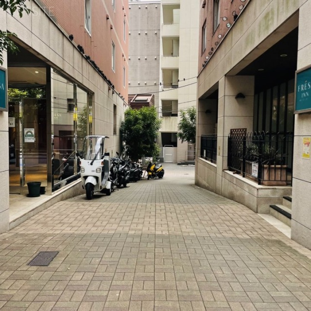 フレッサイン赤坂 側道