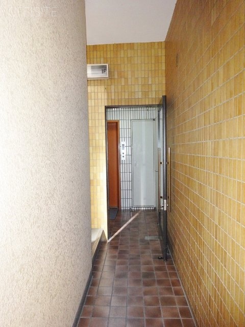 三雄舎ビル エントランス