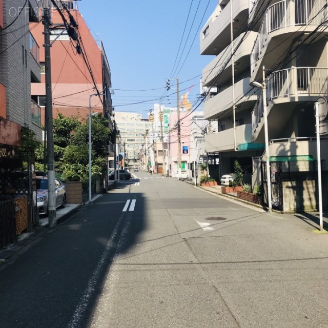 パートナーズ川崎 ビル前面道路