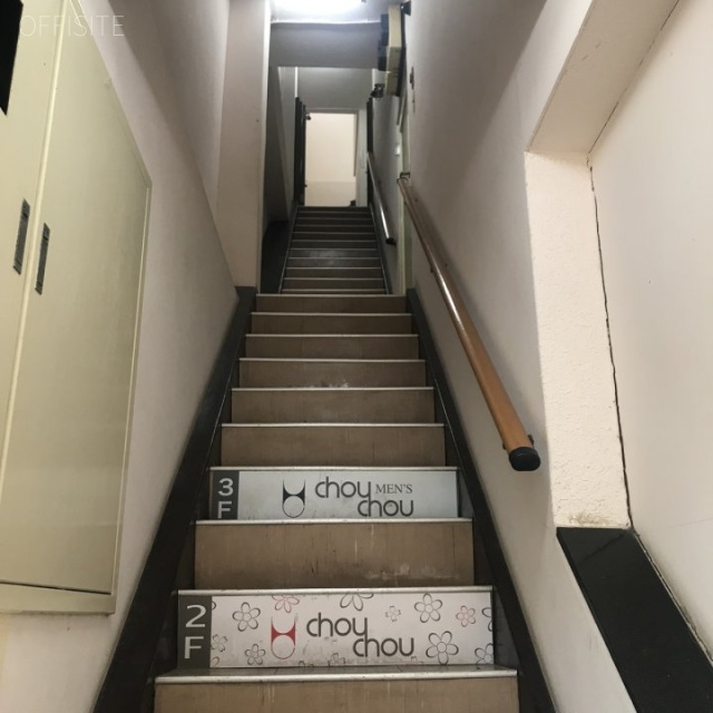 銀座商店街ビル 階段