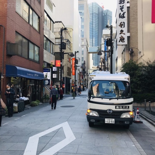 磯野ビル ビル前面道路