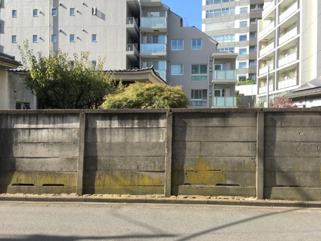 ヴィラデステビル ビル前面道路