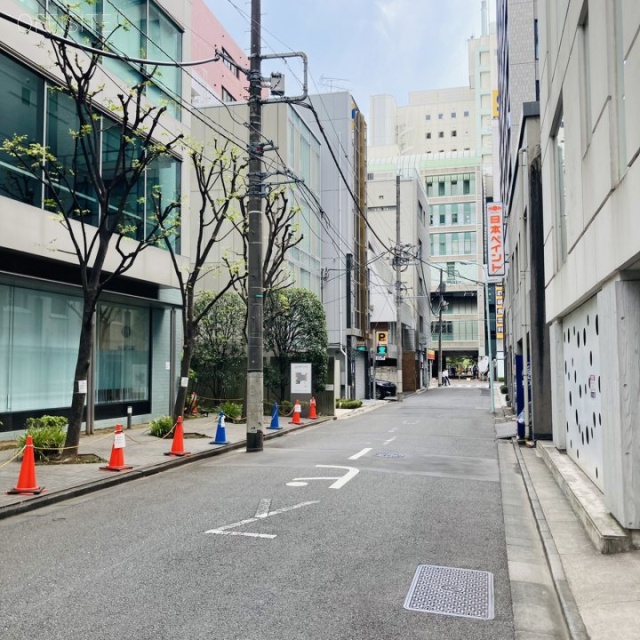 日本橋吉橋ビル ビル前面道路