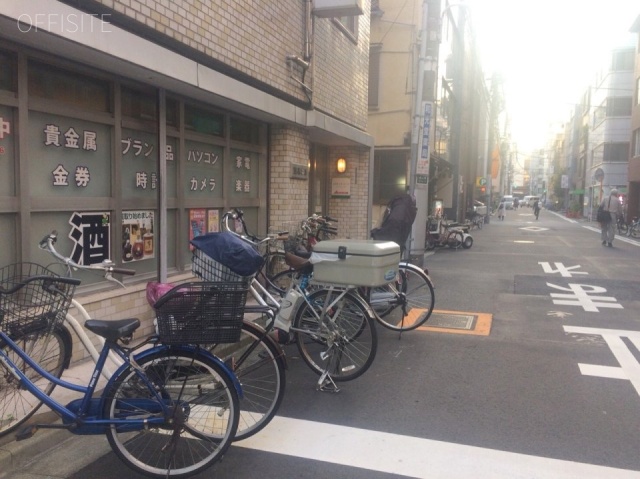 徳永ビル ビル前面道路
