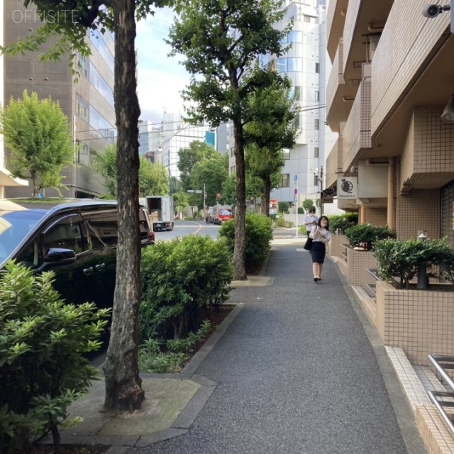 シャルマンコーポ恵比寿 ビル前面道路