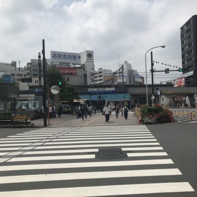 高田馬場地下鉄名店ビル ビル前面道路