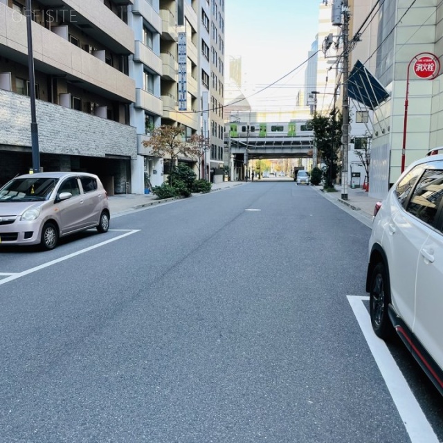 CーKS1　ビル前面道路