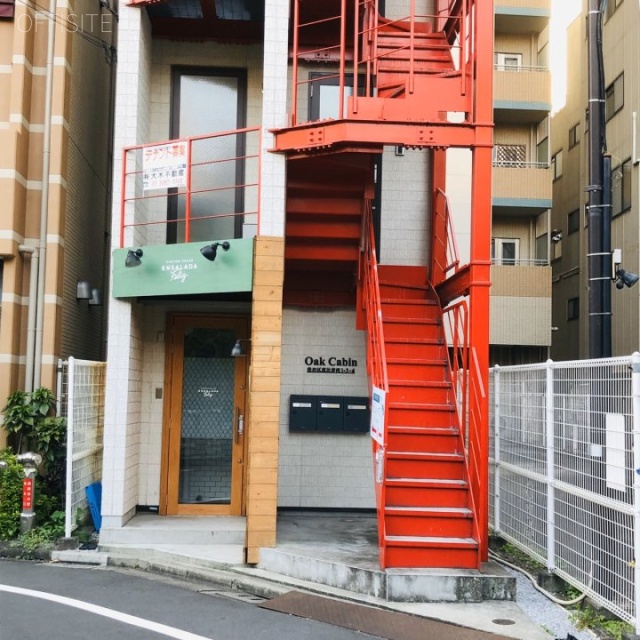 Oak Cabin(オークキャビン) オフィスビル出入口