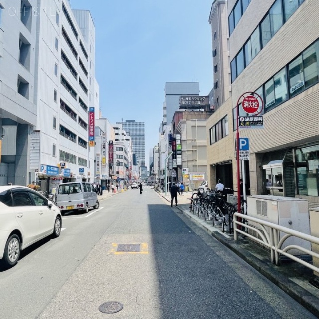 本町牧野ビル 前面歩道