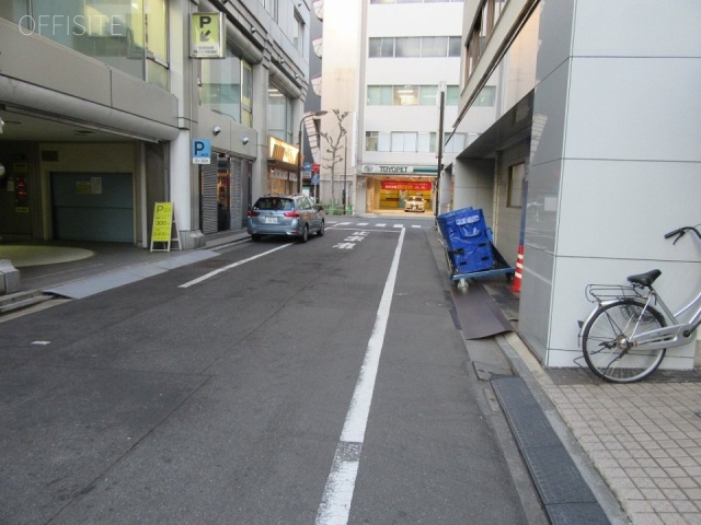 みやびビル ビル前面道路