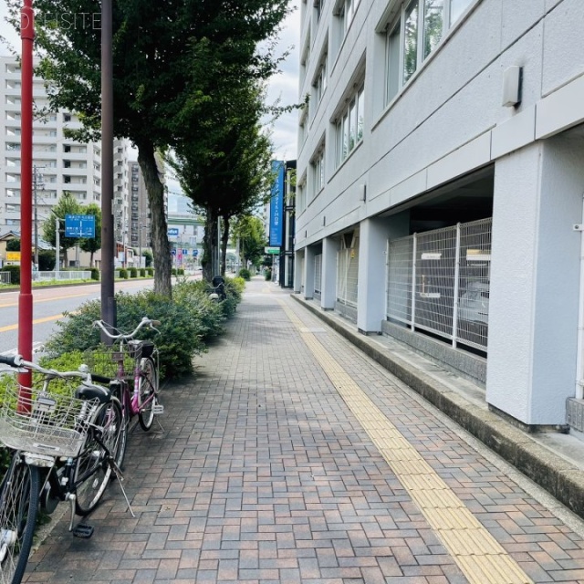 中産連ビル新館ビル 前面歩道