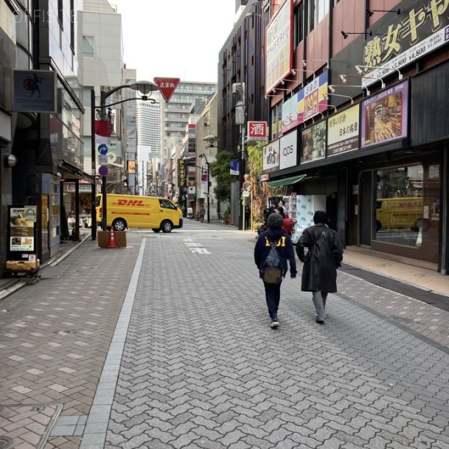 ドルミ赤坂 ビル前面道路