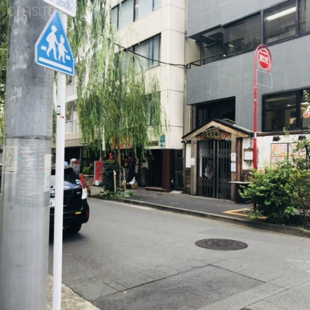 山田屋ビル ビル前面道路