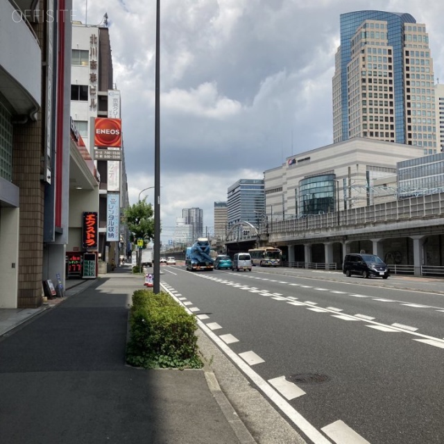 横浜塩業ビル ビル前面道路