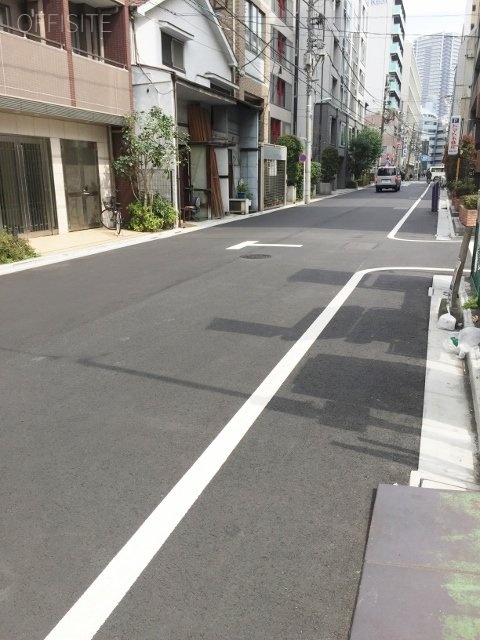 山本ビル　ビル前面道路