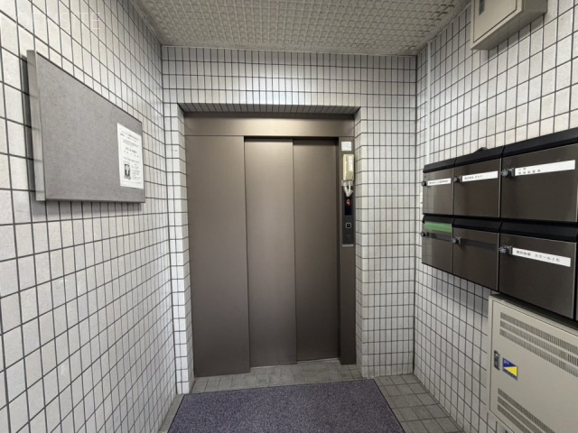 O&K111ビル　エントランス